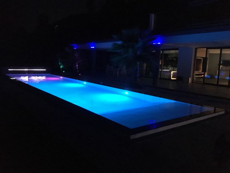 Création d’une piscine sous une terrasse couverte à Marseille