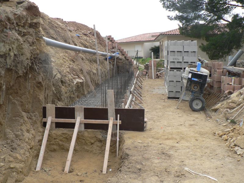 Ferraillage des fondations , afin de recevoir le mur en anglo banché .